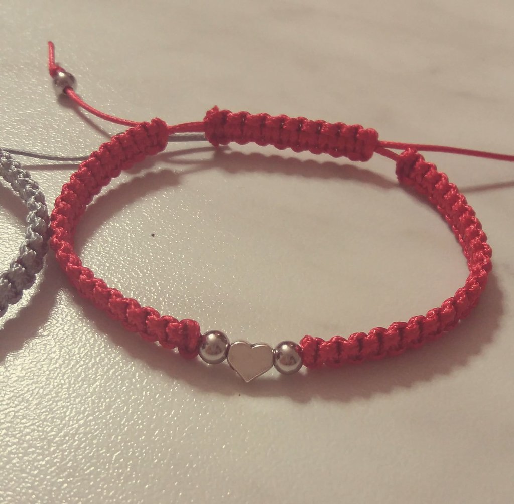 Bracciale Macramè Con Cuore Dorato, Regolabile, Fatto A Mano In Germania – Con Sacchetto Regalo