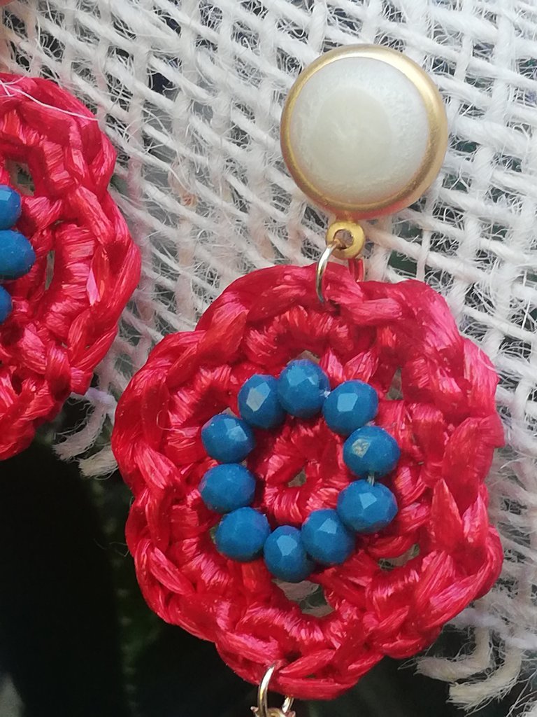 OOQ 1 paio di orecchini fatti a mano boemi con fiori in rafia sfumata