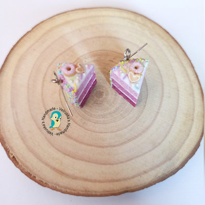Orecchini pendenti con torta a strati rosa in fimo Orecchini pendenti con torta a strati rosa in fimo