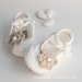 Scarpine bianche neonata/bambina con bordo e fiore ecru - Battesimo 