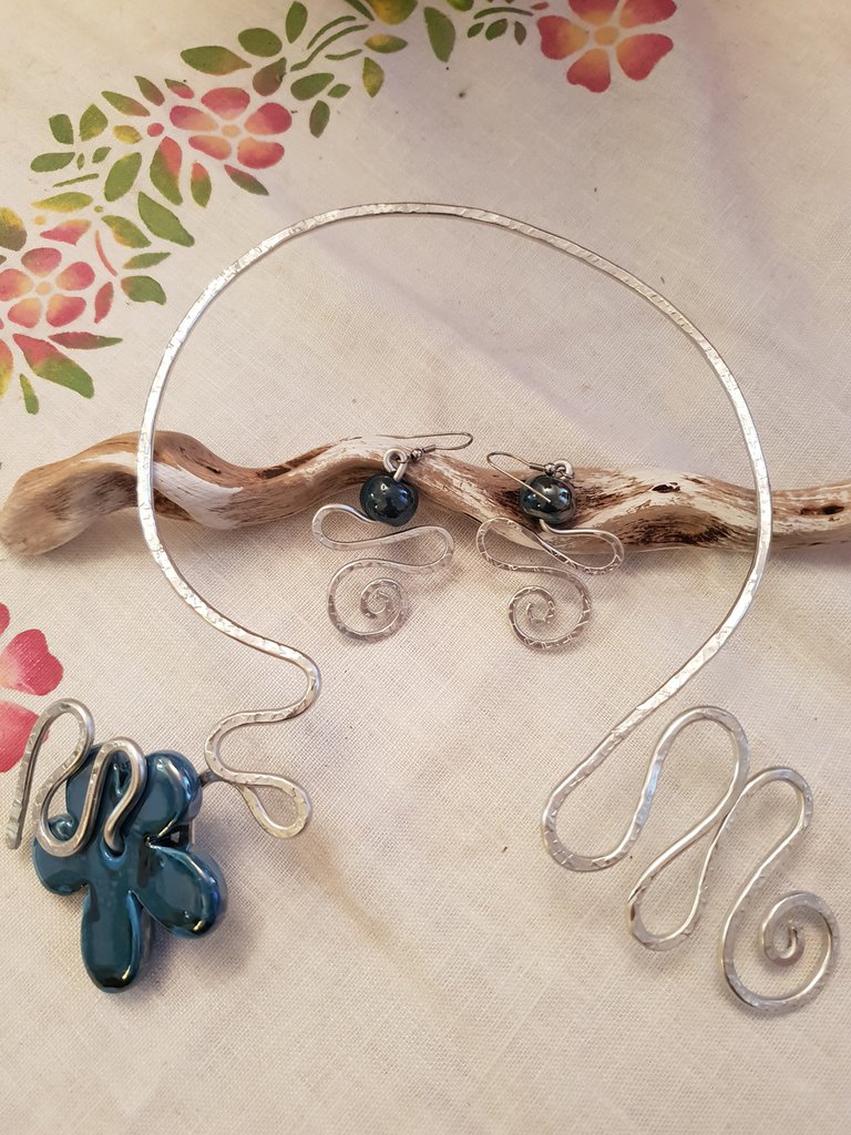 Girocollo semirigido in argento rodiato e smalto - ALFIERI & ST. JOHN