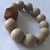 Bracciale elastico  con perle color tortora e inserto in legno