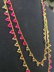 Collana handmade con cristalli oro e fucsia 