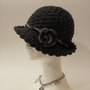 Cappellino closhé grigio con fiore 