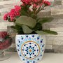 Vaso di ceramica bianco decorato con mandala 