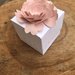 Scatolina porta confetti con fiore di carta 