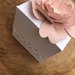Scatolina porta confetti con fiore di carta 
