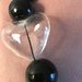 Collana girocollo con perle nere e cuore trasparente 