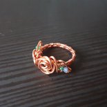 Anello wire in rame piccola rosa con agata