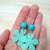 Orecchini azzurri con fiori in feltro e perle in ceramica