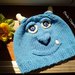 Cappello in lana azzurro, forma di mostro, fatto a mano