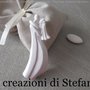 12 sacchettini di cotone beige con calamita in polvere di ceramica a forma di sposi stilizzati