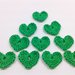 Mini Cuori verde smeraldo a uncinetto per applicazioni / Set di 10 cuori.