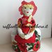 Utile e decorativa bambola portasacchetti, colore e stoffa a scelta