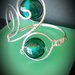 Bracciale in filo di alluminio e perle in vetro verdi