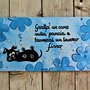 Targhetta in legno fiori blu con cane 13x25cm