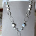                                                  Collana lunga con cristalli, perle e catena