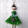 Collana con ciondolo bambolina francese. French doll pendant necklace.