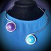Collana/collier in filo di alluminio con cabochon  azzurro e viola perlato fatto a mano 
