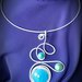 Collana/collier in filo di alluminio bianco e perle celesti e azzurre fatta a mano 