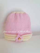 Cappello bambina in lana merinos 100% fatto a mano