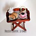 Miniature dollhouse 1:12 vassoio colazione - cornetti croissant, cioccolata tazza, fragole, teiera - miniature kawaii handmade 