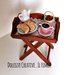 Miniature dollhouse 1:12 vassoio colazione - cornetti croissant, cioccolata tazza, fragole, teiera - miniature kawaii handmade 