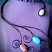 Collana/collier in filo di alluminio NERO e perle viola e celeste, fatta a mano--COLLIER NERO RICCI