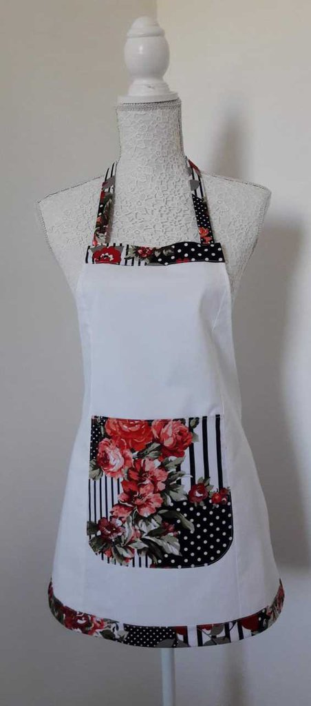 Grembiule da cucina donna bianco con tasca a rose rosse e righe bianco nere