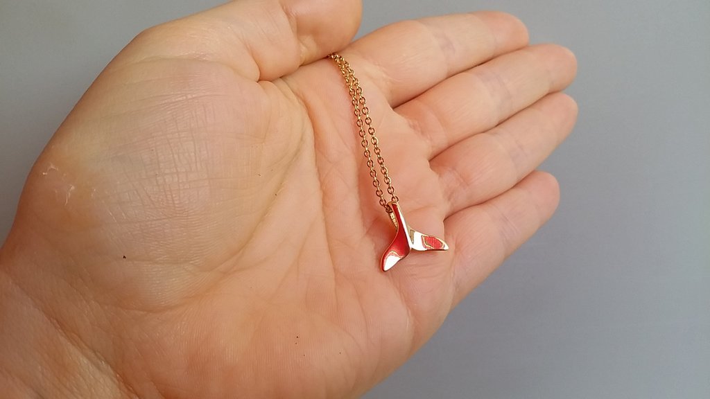 Collana ciondolo coda balena oro Meghan Markle portafortuna regalo su MissHobby Collana ciondolo coda balena oro Meghan Markle portafortuna regalo su MissHobby