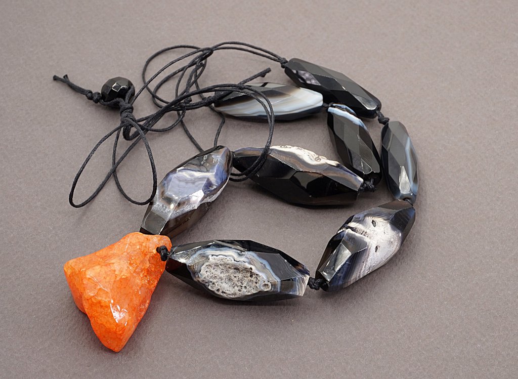 Collana Girocollo Nera Con Pendente Di Cristalli Rosa - Fiori Di Lillà - Foto 9