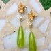 Orecchini pendenti con pietre dure verdi, perni in zama e perle di Maiorca