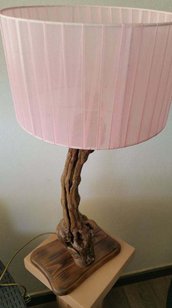 Lampada in legno 