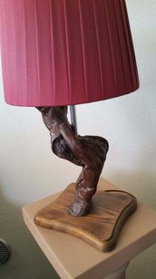 Lampada in legno 
