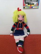 Bambola amigurumi colorata