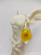 Collana argento con ciondolo fatto a mano ciondolo in resina ranuncolo giallo fiori di campo regala un fiore