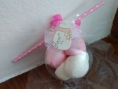 Sfera con marshmallow bianche e rosa