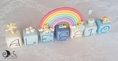 Cake topper cubi nome con orsetti in scala di blu e arcobaleno color 7 cubi 7 lettere