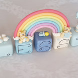 Cake topper cubi nome con orsetti in scala di blu e arcobaleno color 7 cubi 7 lettere