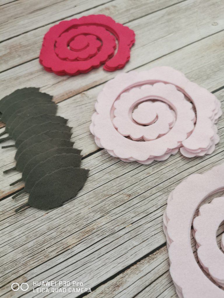 Set di 12 fiori tonalità lilla - Materiali - Materiali fatti a mano
