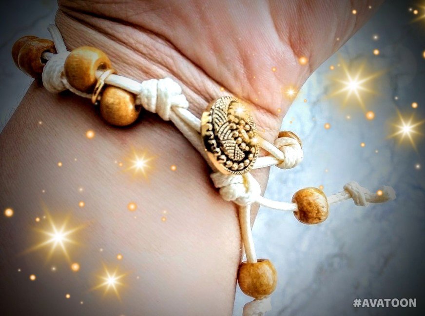 Avalaya Collana fatta a mano con perline in legno e pelle in