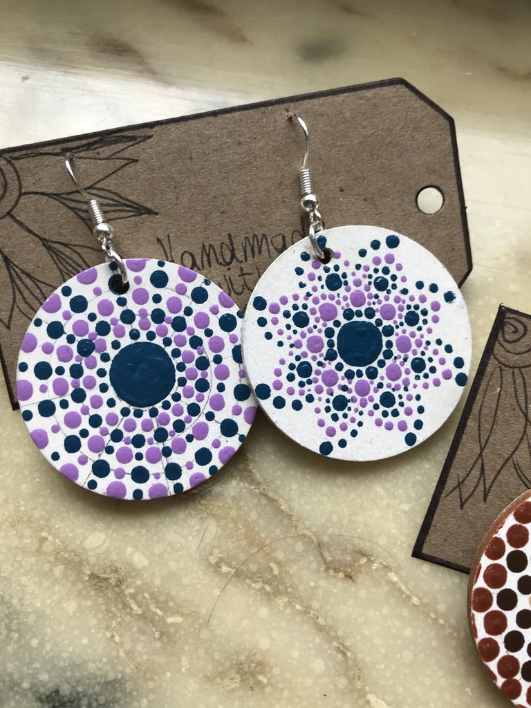 Fiori Chic-Net Hawaii orecchini di legno rosa cerchio orecchini pin Pin Orecchini Legno Corno Pin mano verniciato nero 16 millimetri