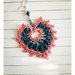 Orecchini a cuore verde petrolio e rosa, realizzati a crochet, handmade