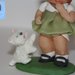 Bambolina con cagnolino bianco in porcellana fredda