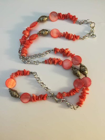 COLLANA LUNGA IN CORALLO COLLANA LUNGA IN CORALLO
