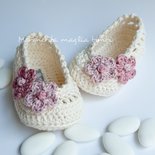 Scarpine neonata/bambina in cotone e lino panna con fiori rosa antico - Battesimo
