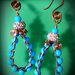 Orecchini pendenti in filo di rame e perline turchese, fatti a mano