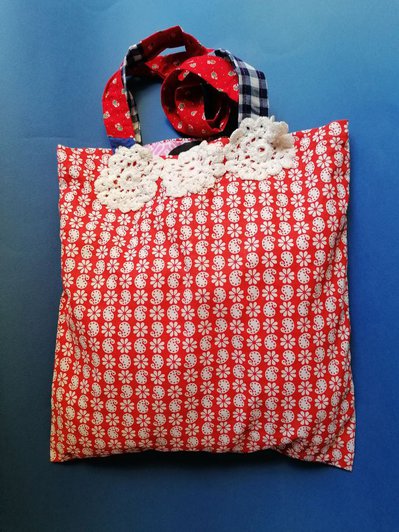 Borsa rossa e bianca cucita a mano Borsa rossa e bianca cucita a mano