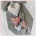 Fiocco nascita in puro lino grigio decorato con sei cuori sui toni bianco, rosa e grigio
