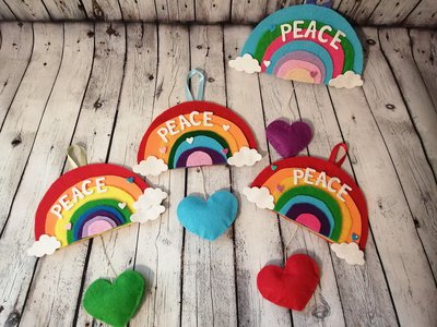 Fuoriporta Decorazione Cameretta Personalizzata con Cuore,Nuvole ed  Arcobaleno-Tricotin - Alchimia dei ricami